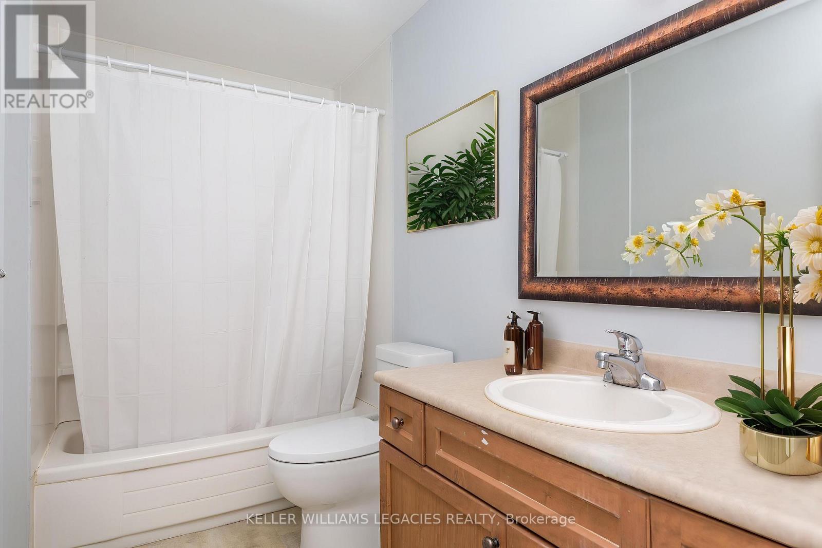 D6 - 163 EDGEHILL DRIVE