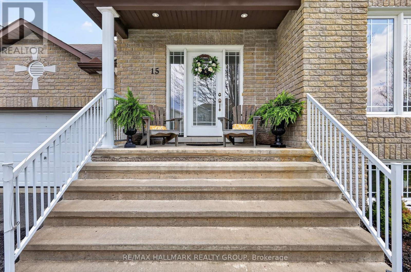 15 MANOIR STREET