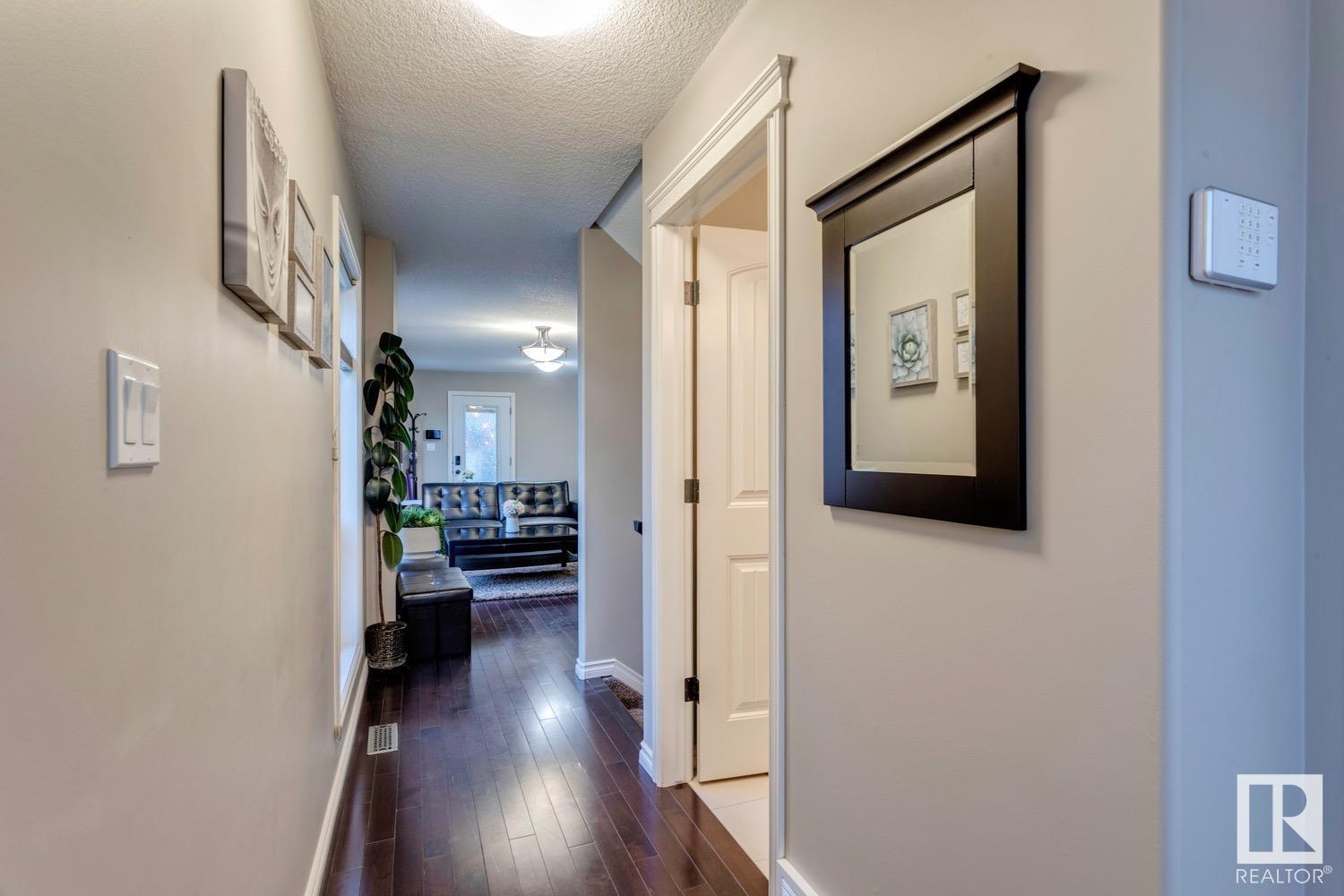 8901 79 AV NW