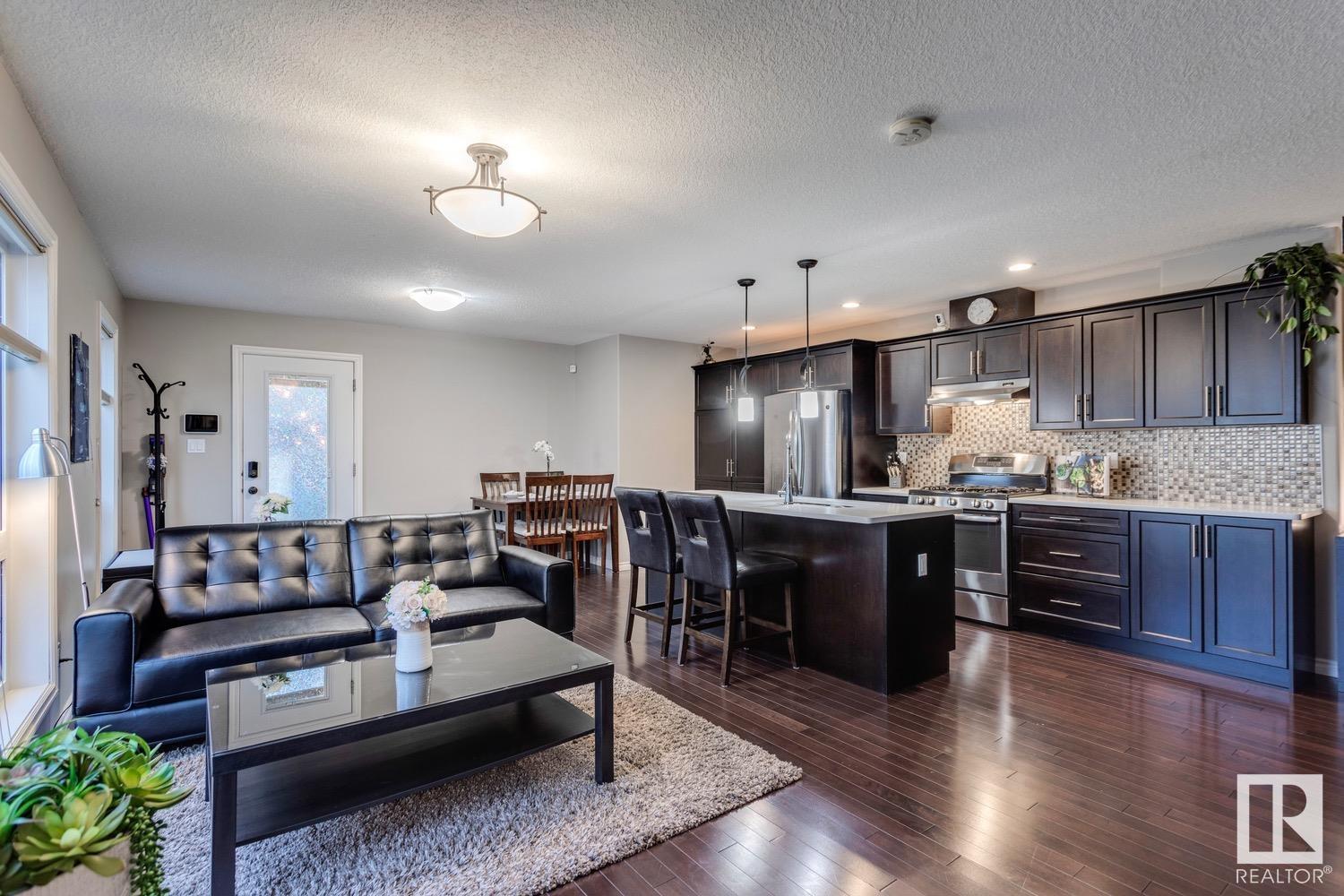 8901 79 AV NW