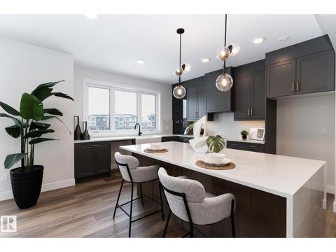 #25 7121 MAY CR NW Edmonton AB T6R0X2