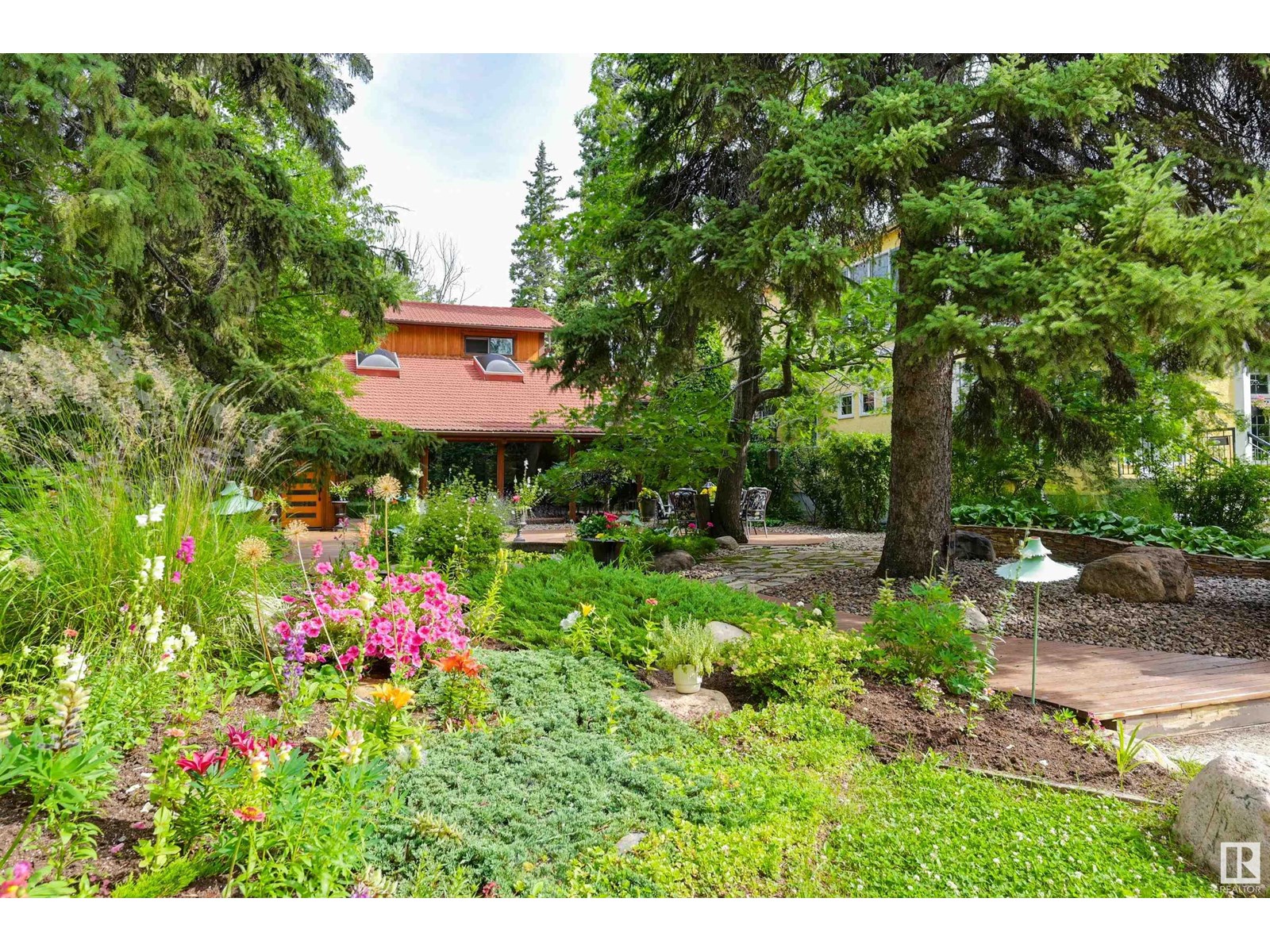 14228 RAVINE DR NW