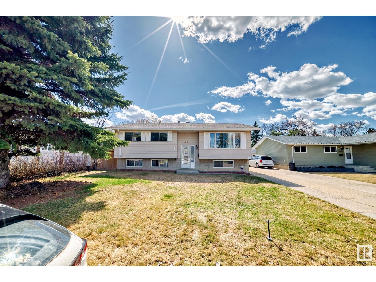6715 32 AV NW