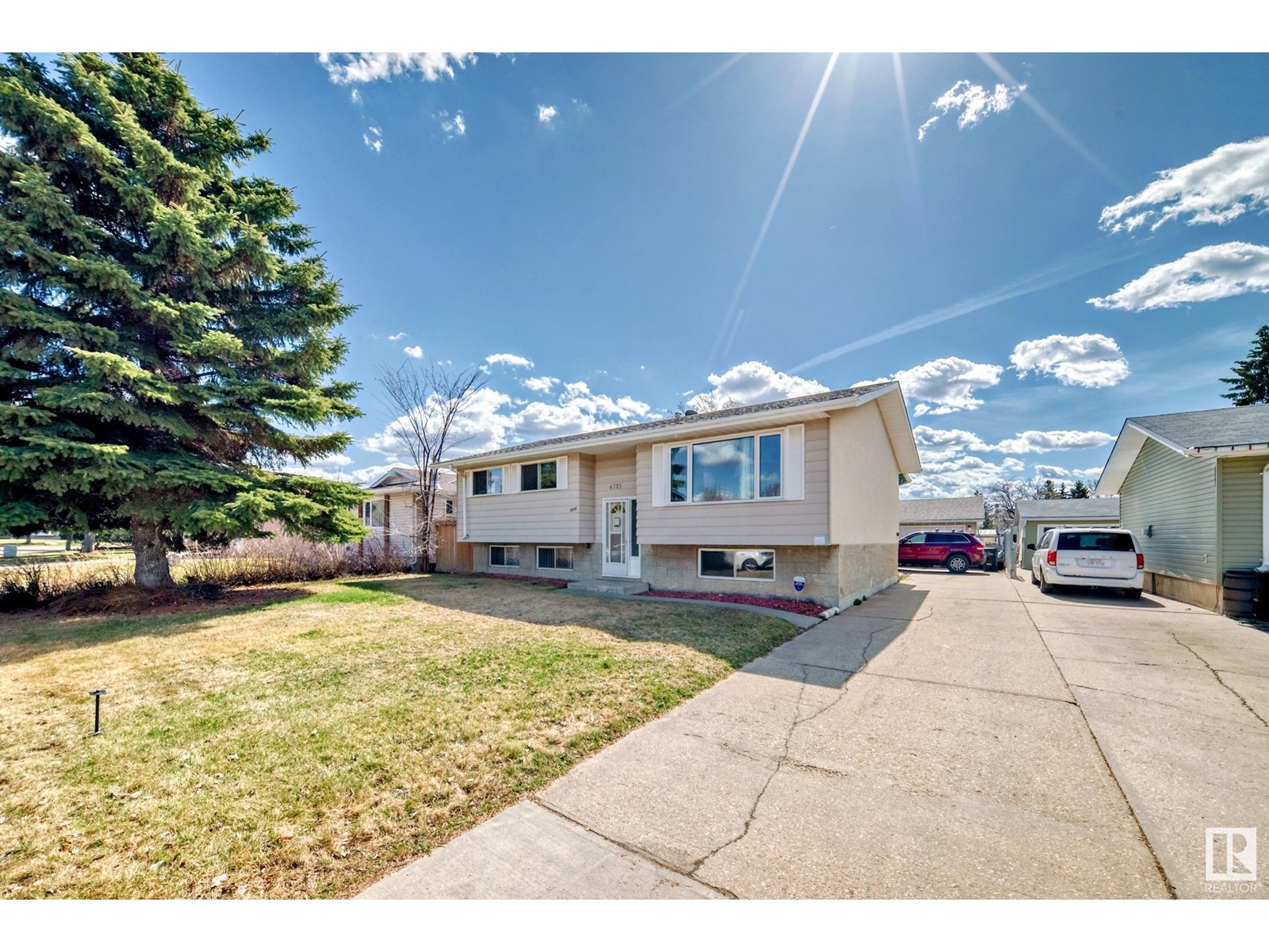 6715 32 AV NW