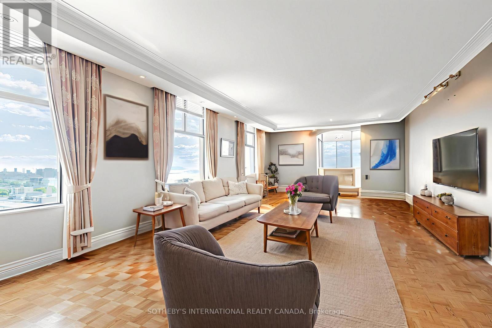 13 - 423 AVENUE ROAD