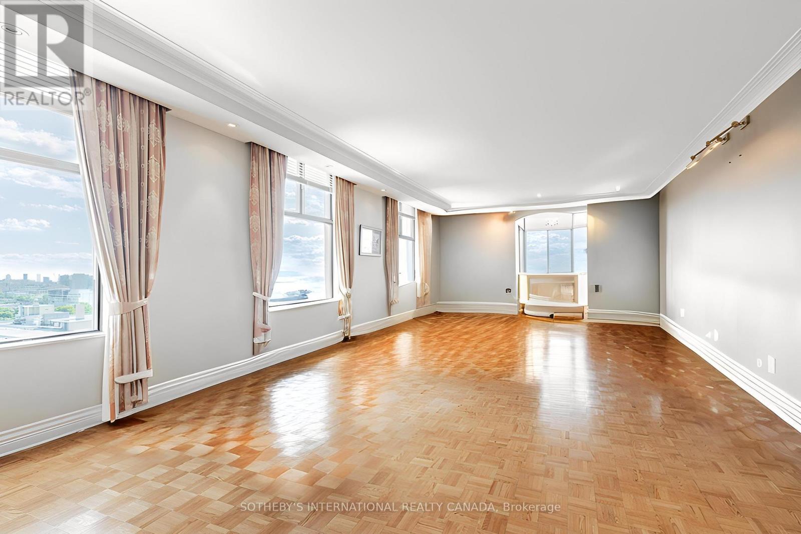 13 - 423 AVENUE ROAD