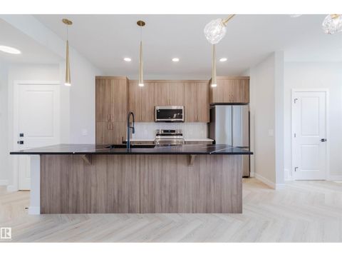 2114 CROSSBILL LN NW Edmonton AB T6W4V8