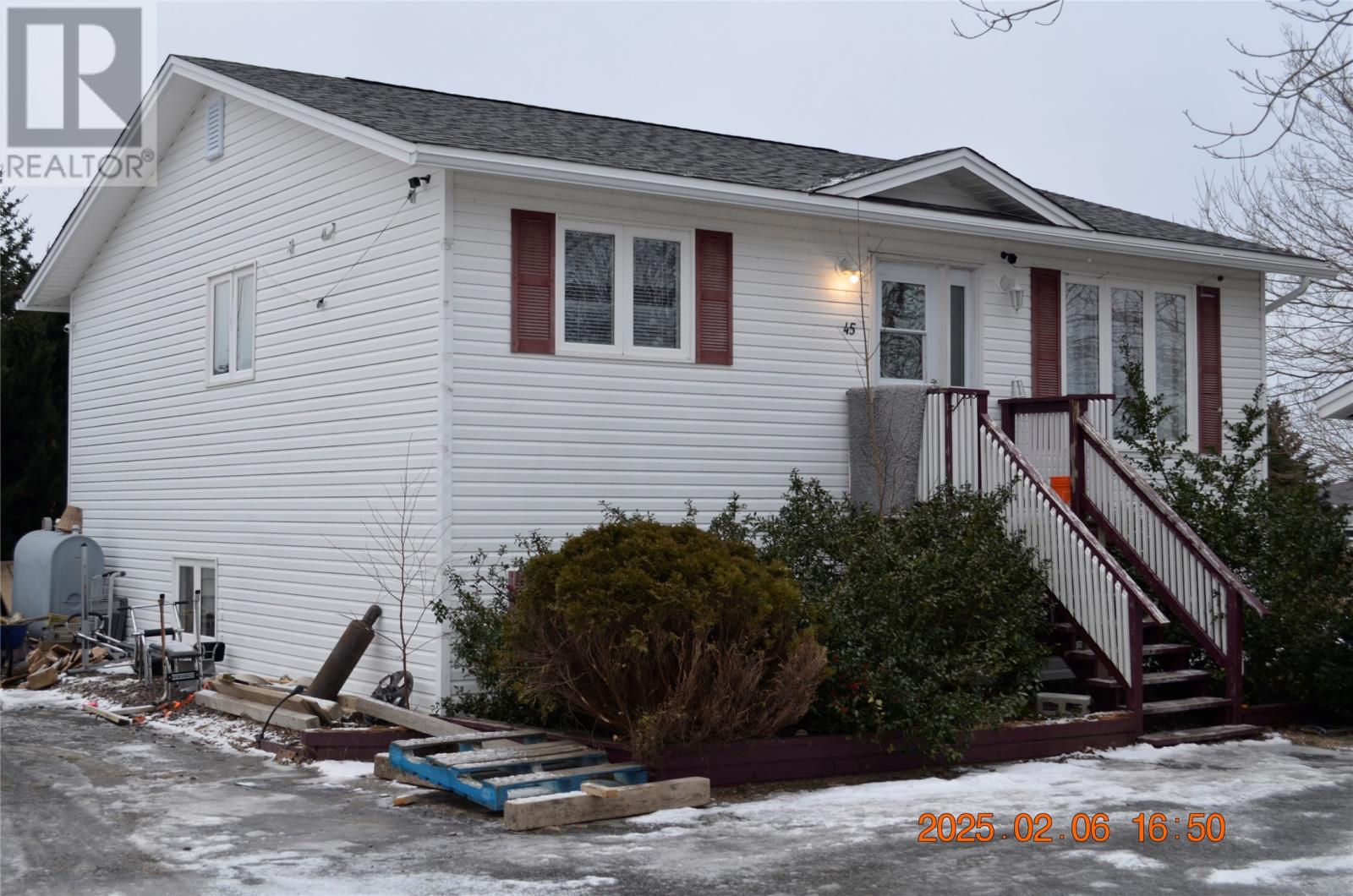45 Roberts Road N