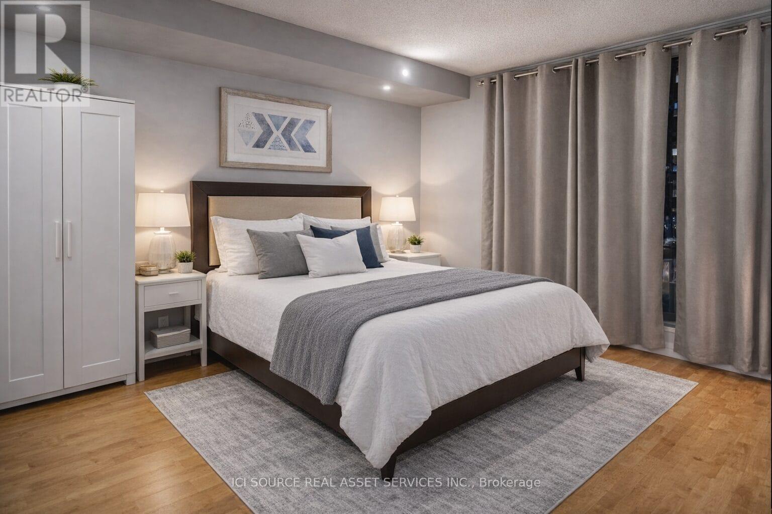 806 - 75 DALHOUSIE STREET