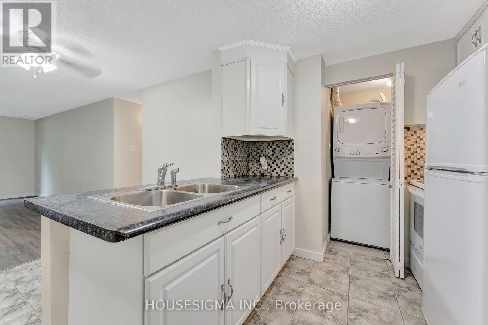 206 - 30 BRIDGE STREET W