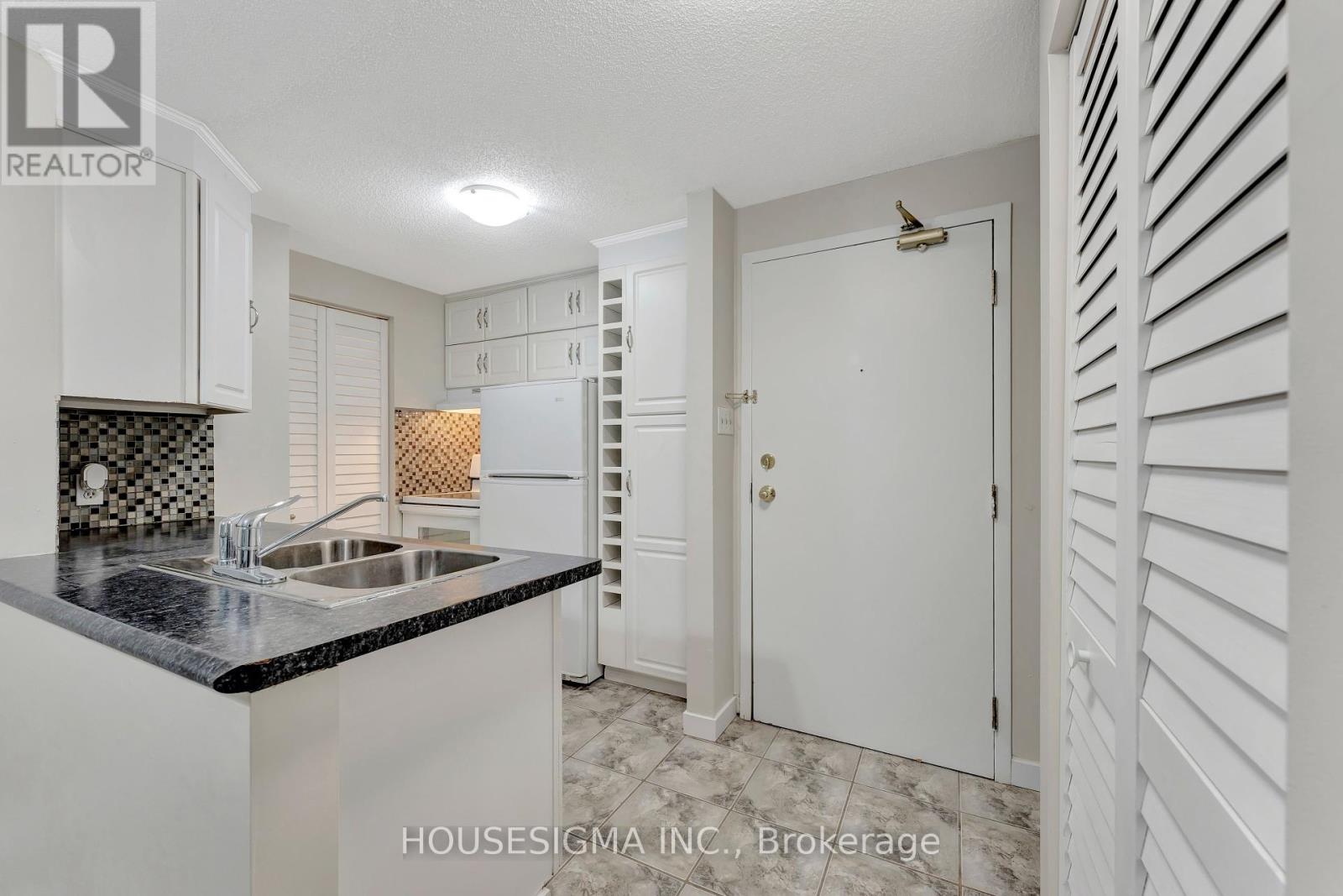 206 - 30 BRIDGE STREET W