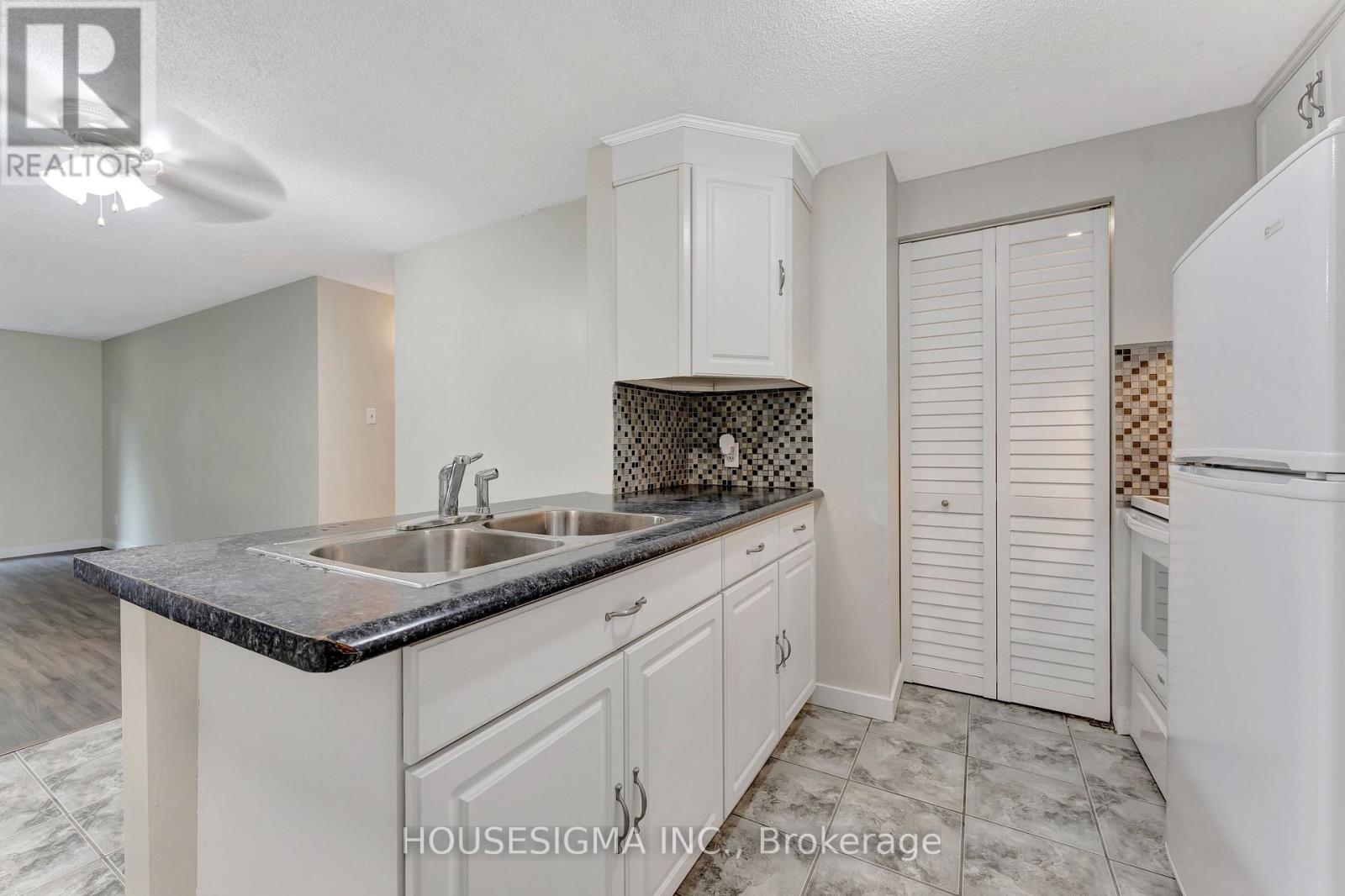 206 - 30 BRIDGE STREET W