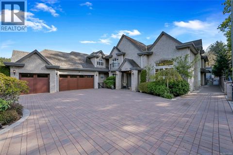4668 Cordova Bay Rd Saanich BC V8X3V7