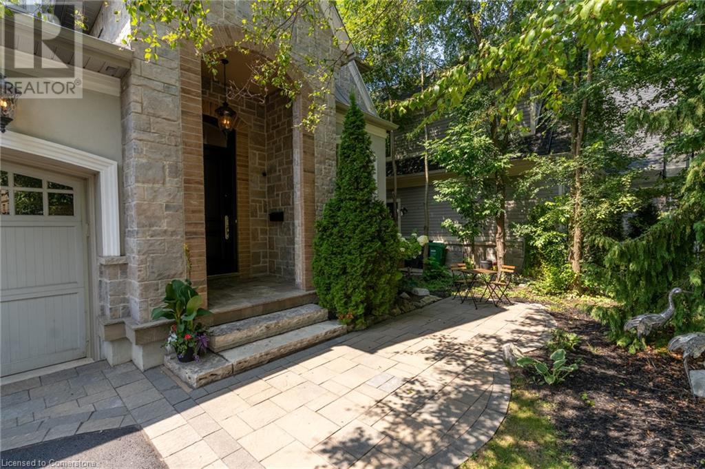 1290 LAKEBREEZE Drive