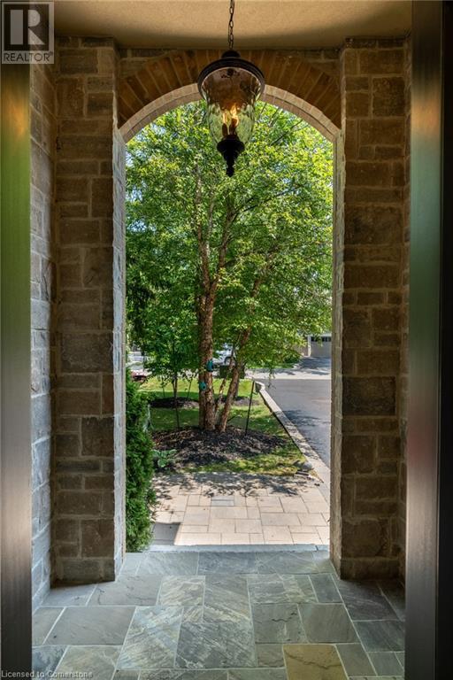 1290 LAKEBREEZE Drive