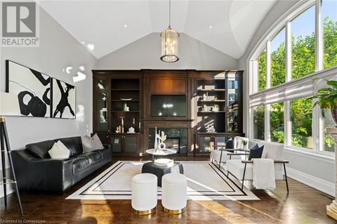 1290 LAKEBREEZE Drive Mississauga ON L5G3W6