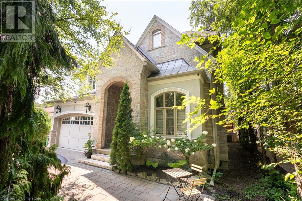 1290 LAKEBREEZE Drive