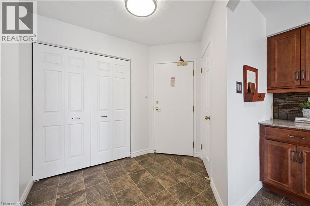 1414 E KING Street E Unit# 907