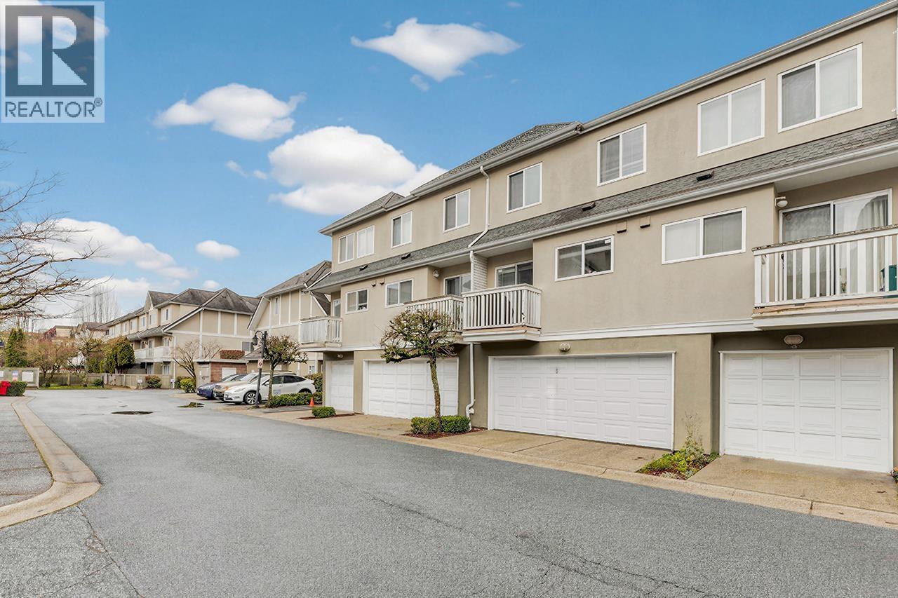 14 7831 GARDEN CITY ROAD