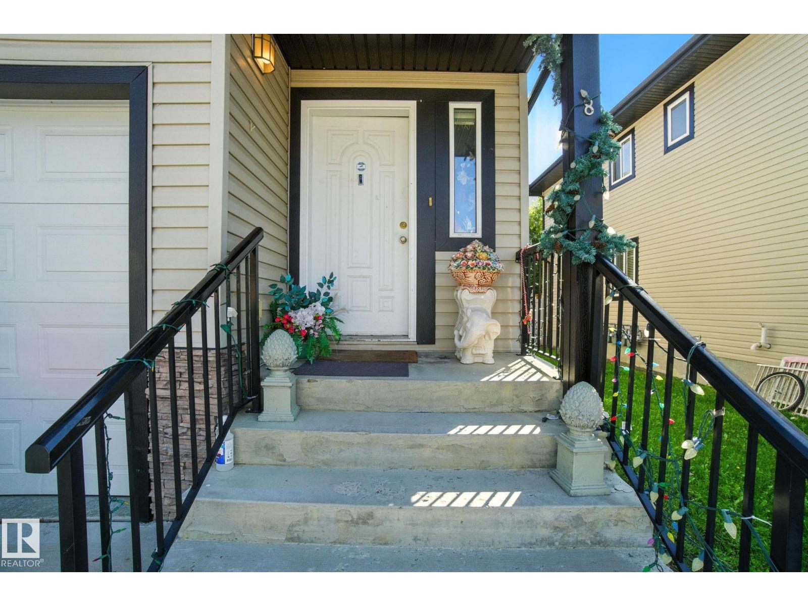 #8 1820 34 AV NW