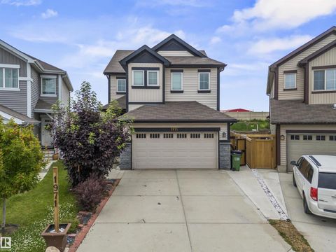 1971 51 ST SW Edmonton AB T6X1Y4