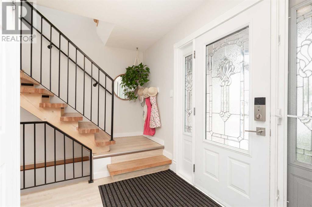 115 Lemoyne Crescent W