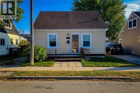 54 EIGHTH Avenue Brantford ON N3S1C3