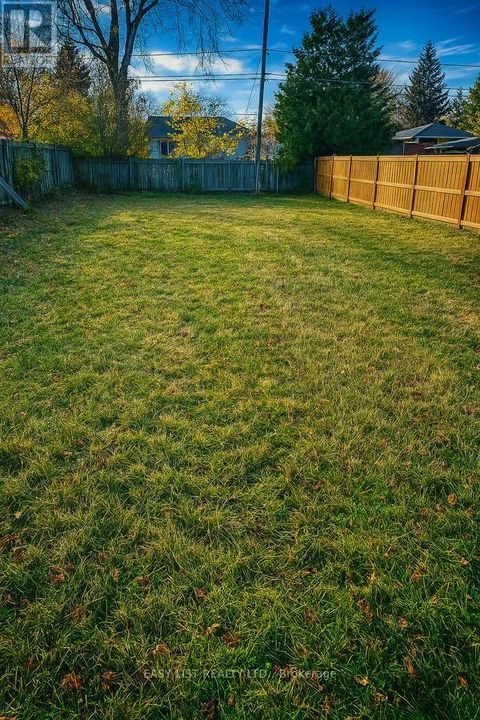 1121 FAIRVIEW BOULEVARD Windsor ON N8S3E8