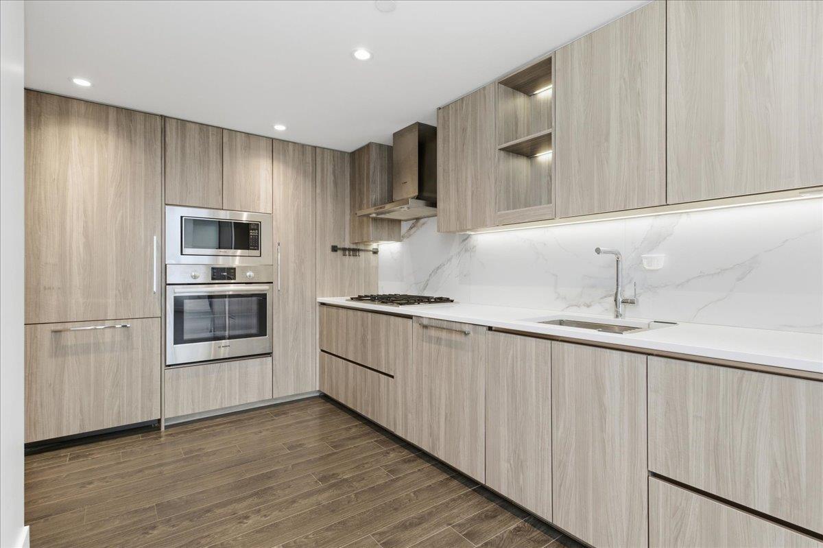 1610 9887 WHALLEY BOULEVARD