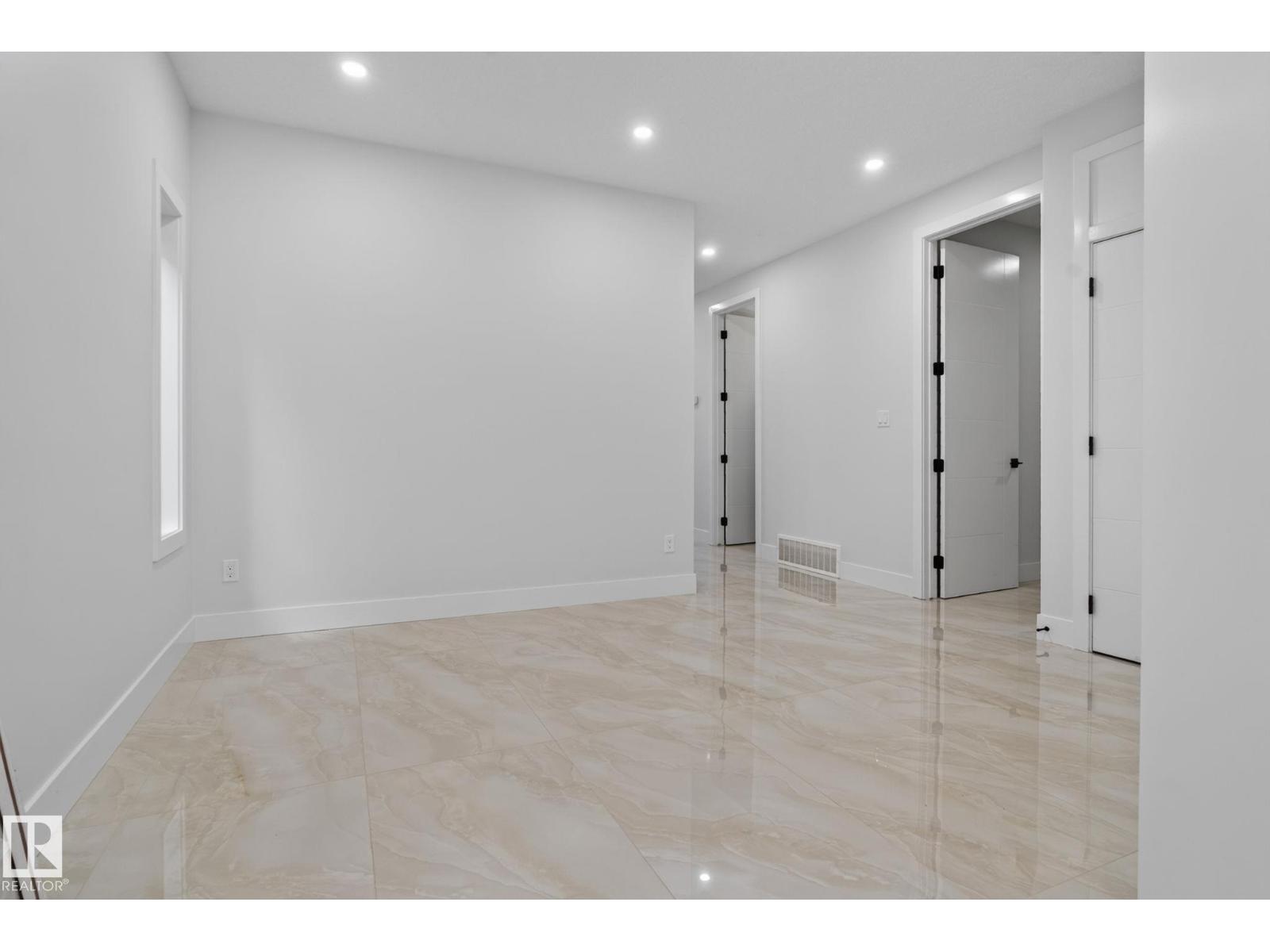 213 FRASER WY NW
