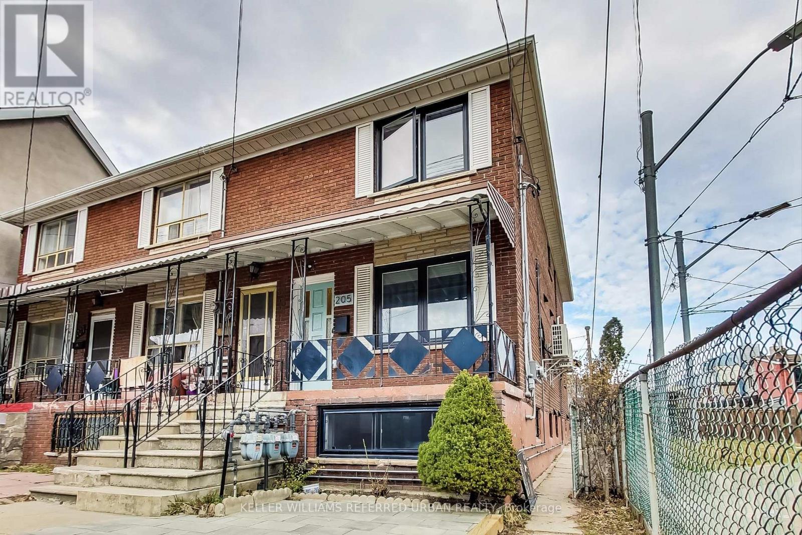 205 BATHURST STREET