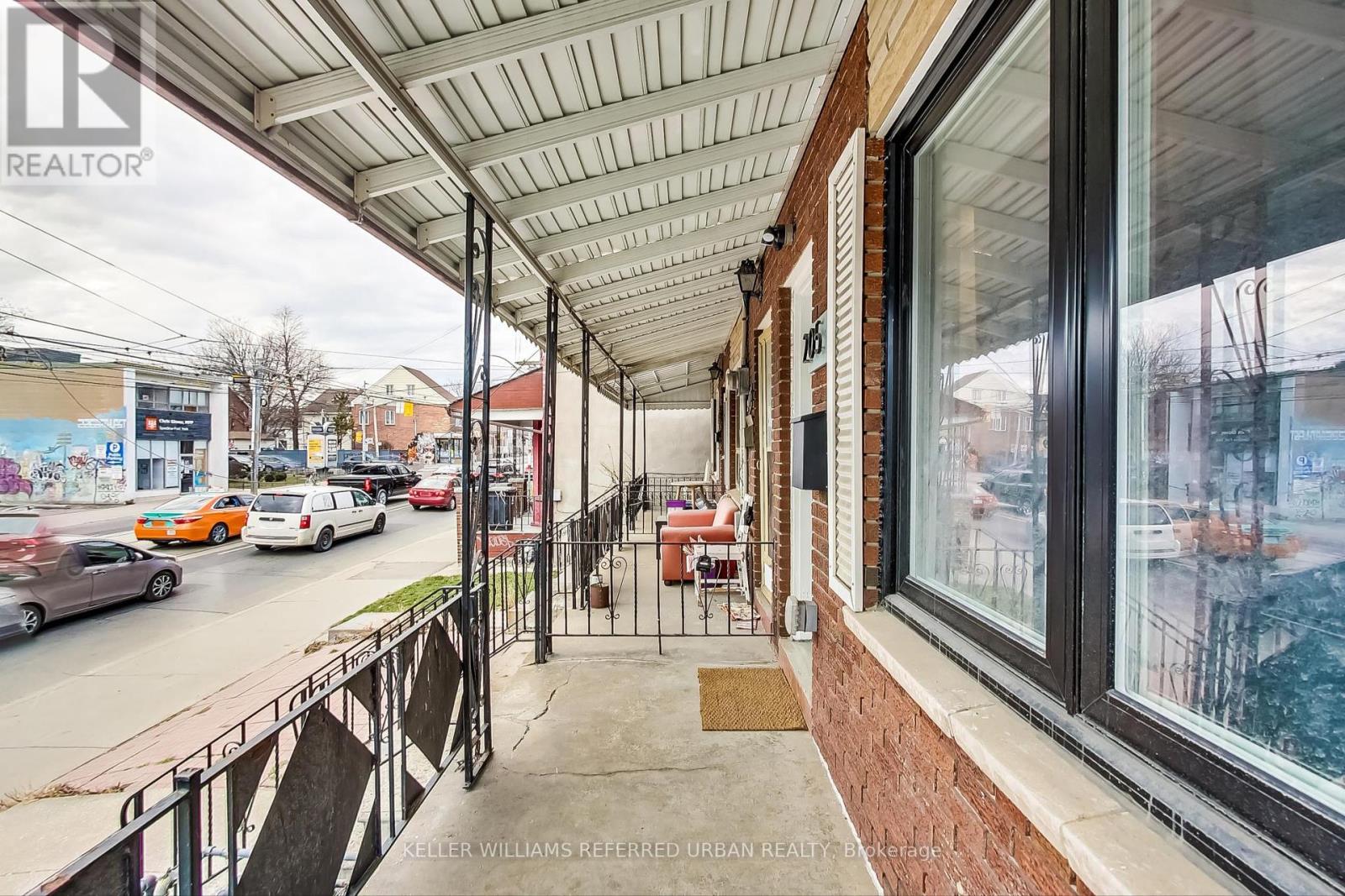 205 BATHURST STREET