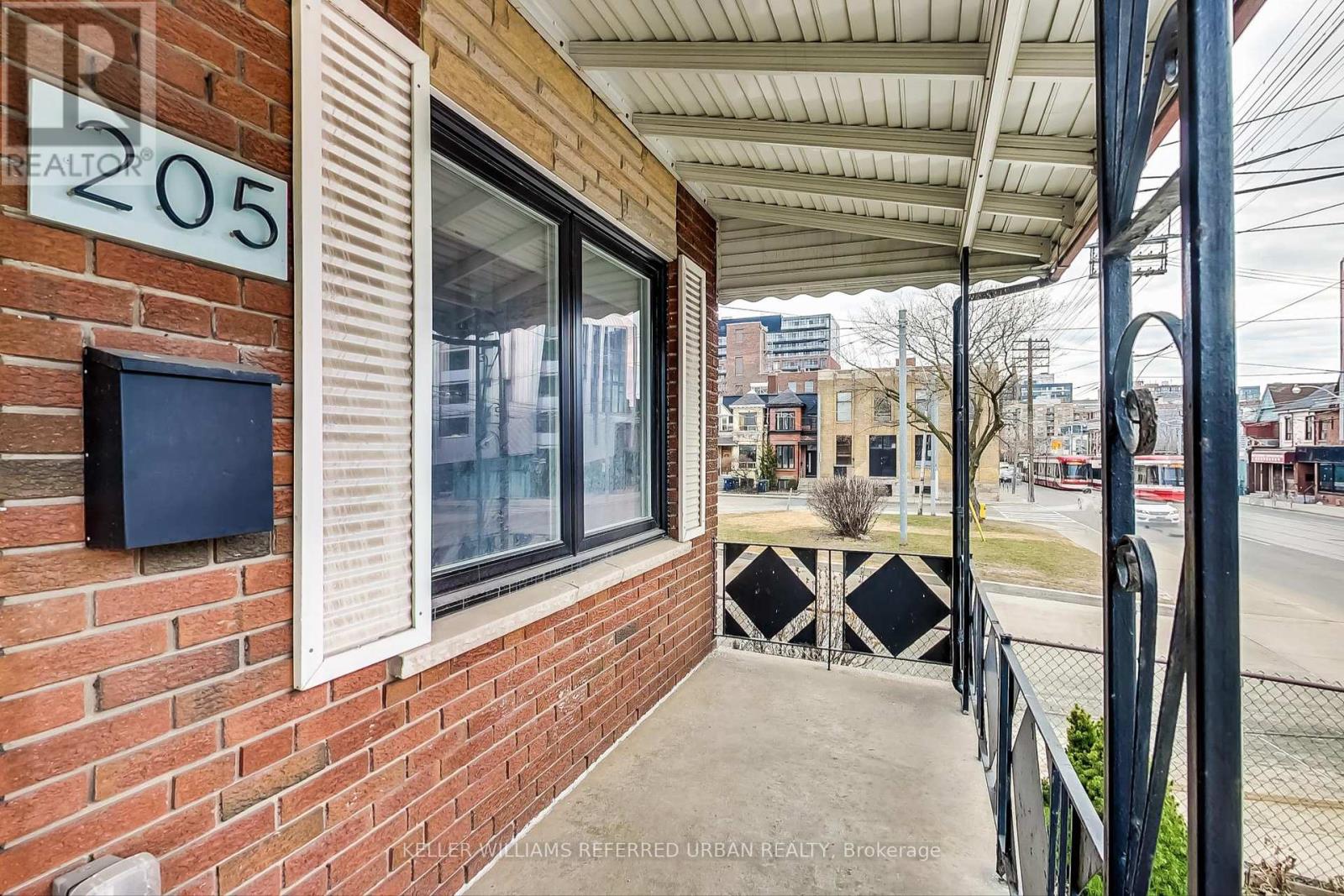 205 BATHURST STREET