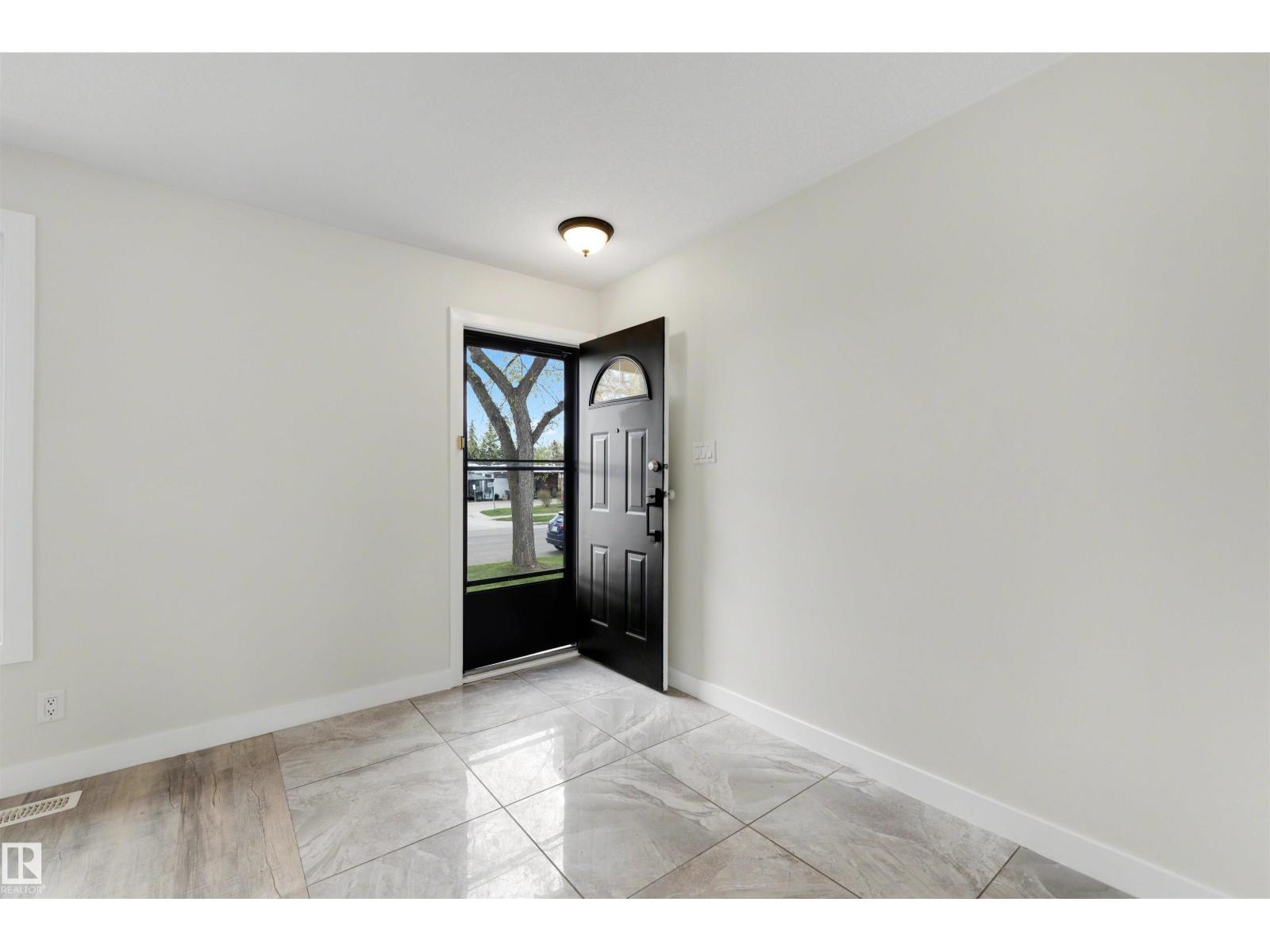 8904 168 ST NW