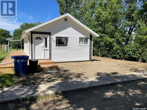 2 beds bed, 1 baths bath property at 118 2nd street e, lafleche, sk s0h2k0