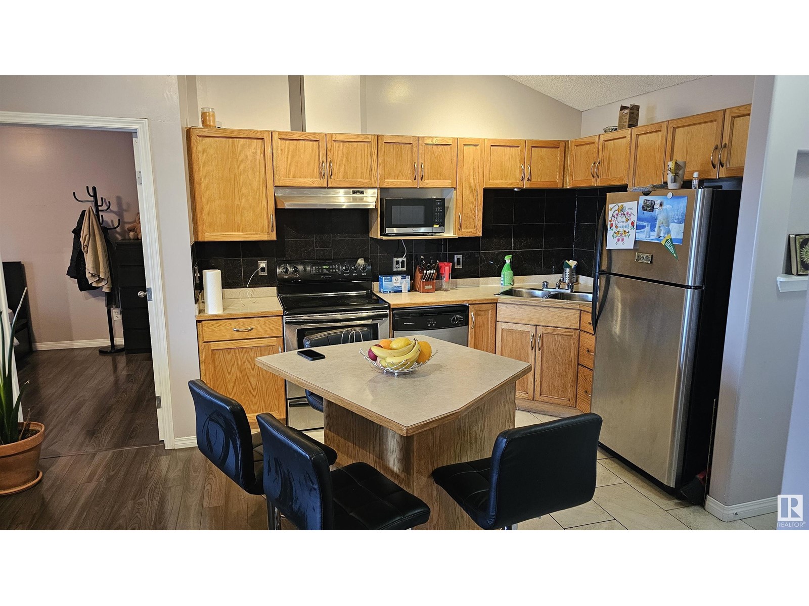 #301 9525 162 AV NW