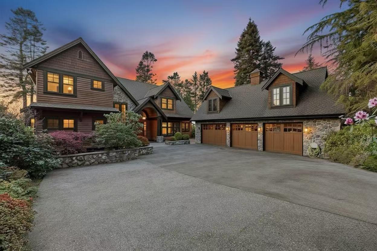 2737 CRESCENT DRIVE
