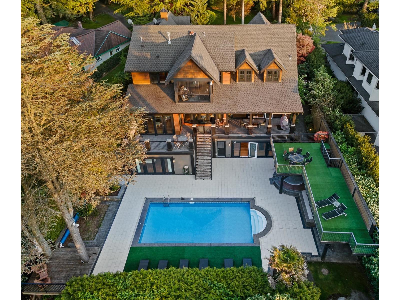2737 CRESCENT DRIVE