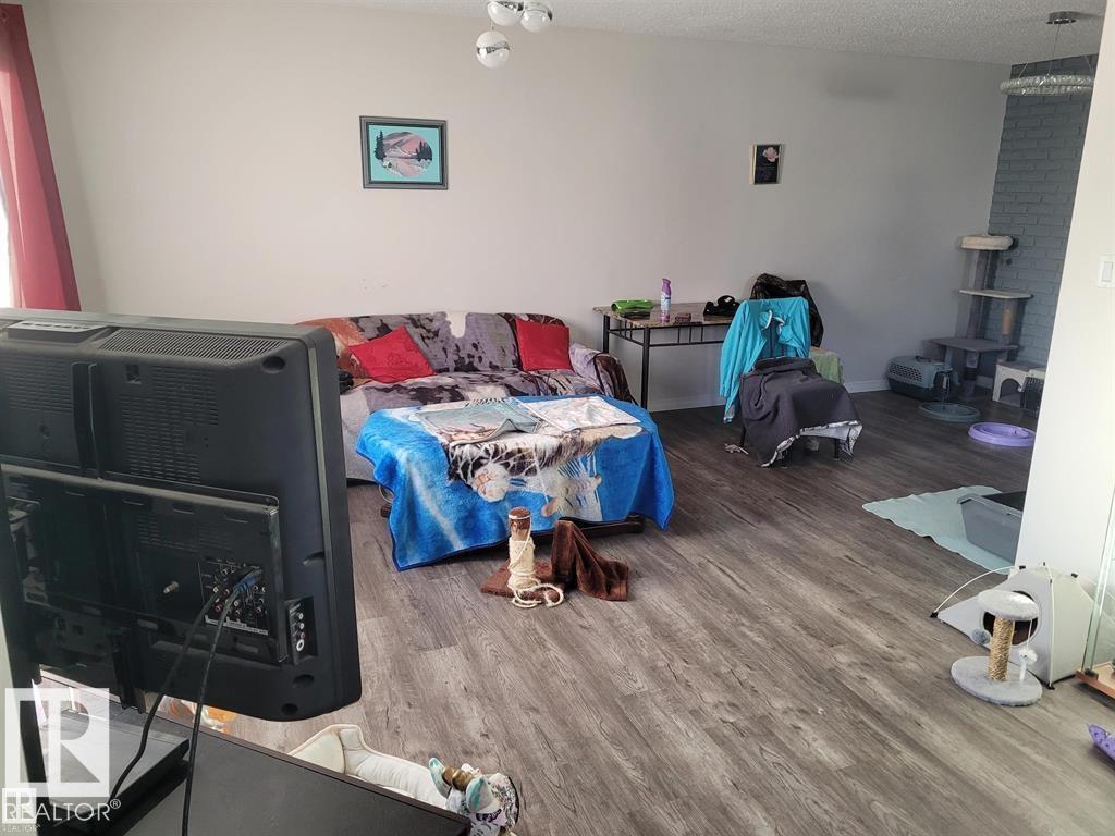 11616 152 AV NW