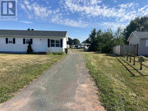 4 Elizabeth Crescent Stratford PE C1B1K4