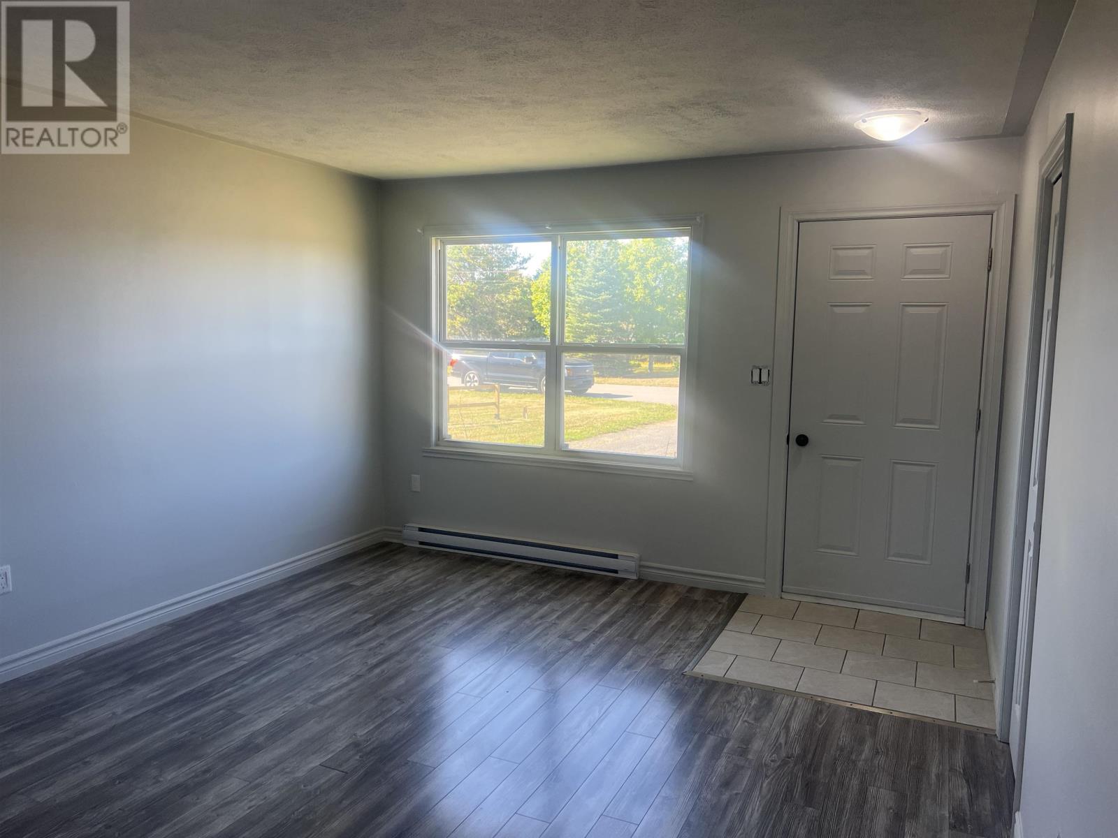 4 Elizabeth Crescent