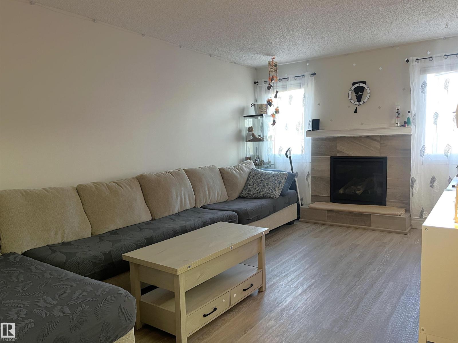 18160 96 AV NW