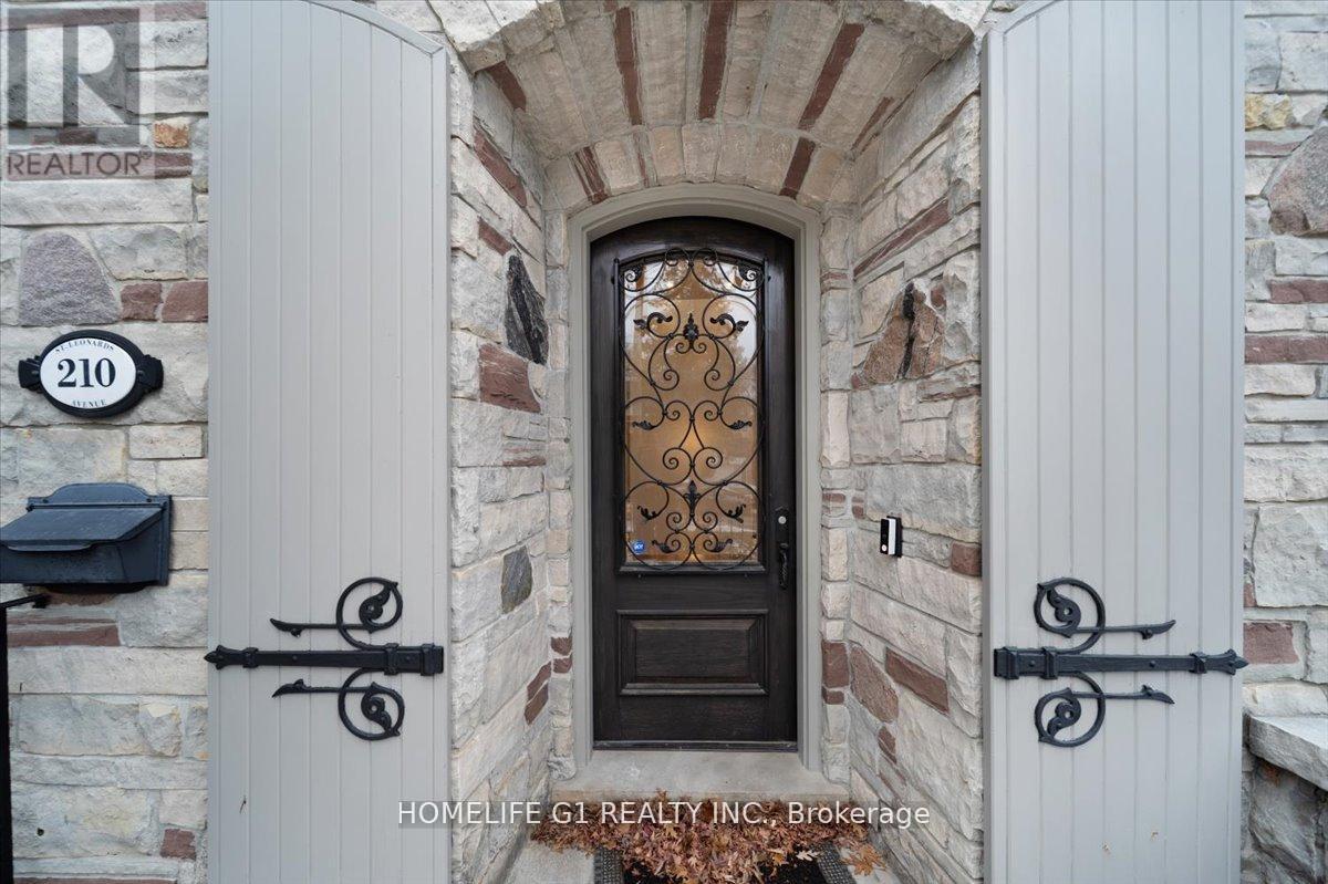 210 ST LEONARDS AVENUE