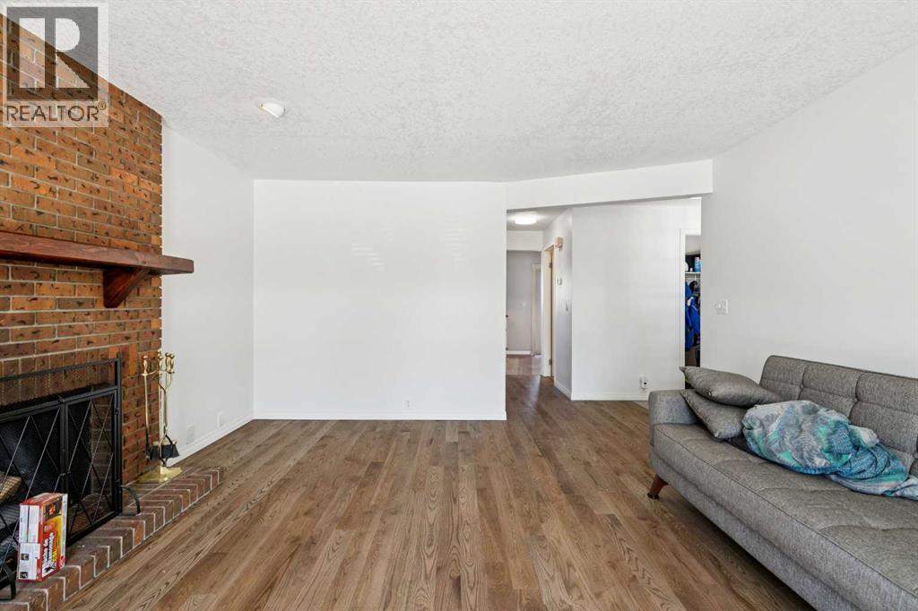 228 Marquis Place SE