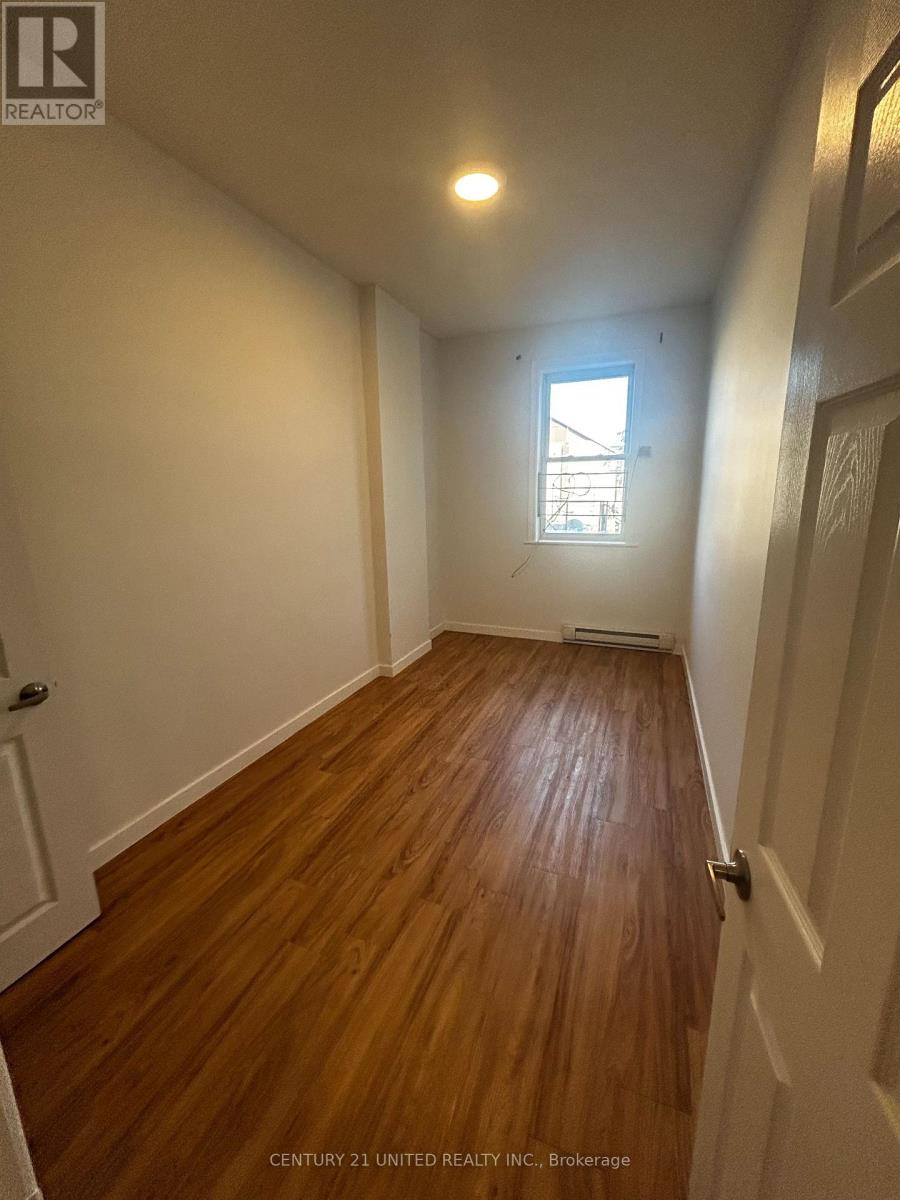 2 - 174.5 HUNTER STREET W