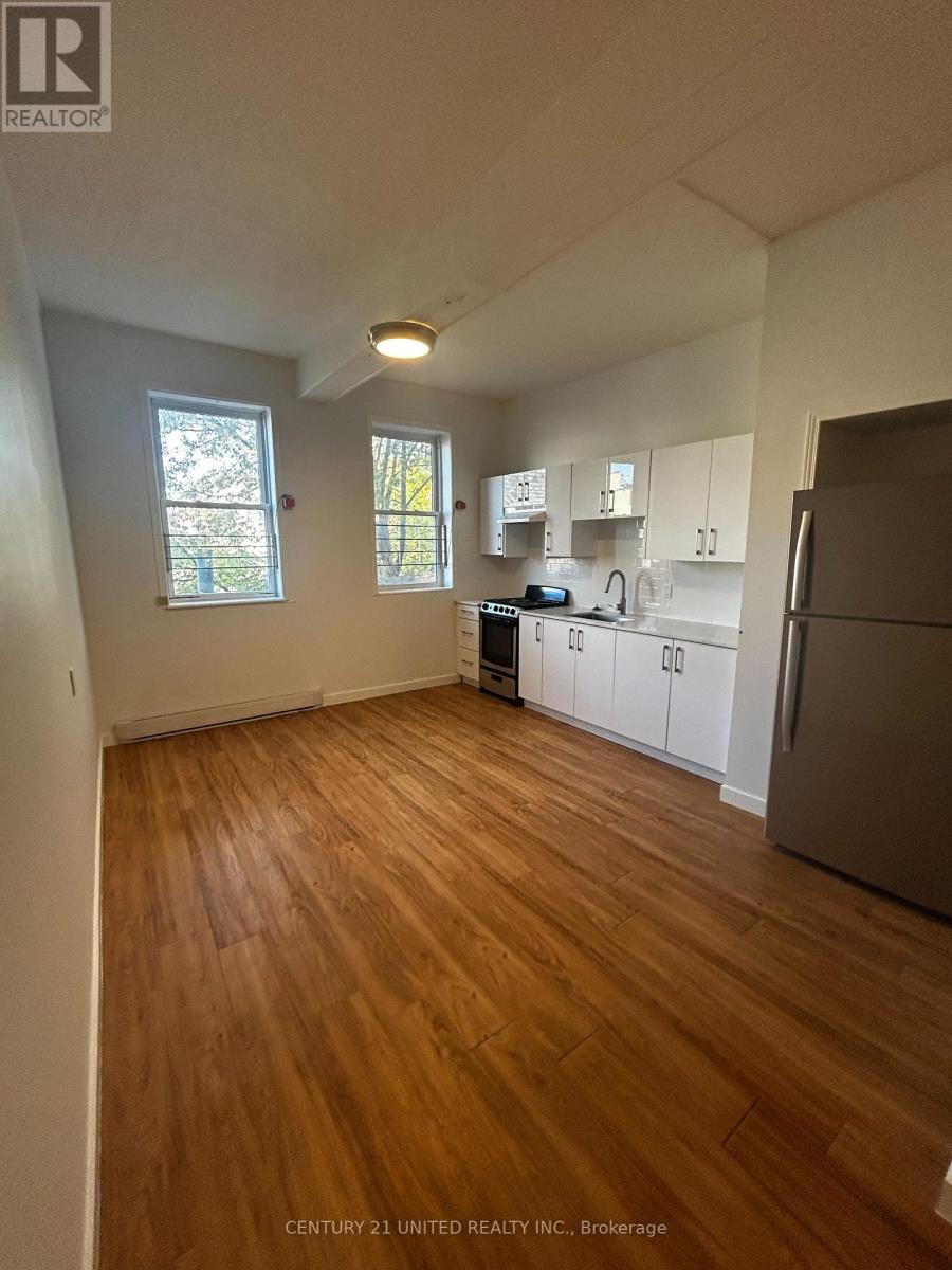 2 - 174.5 HUNTER STREET W