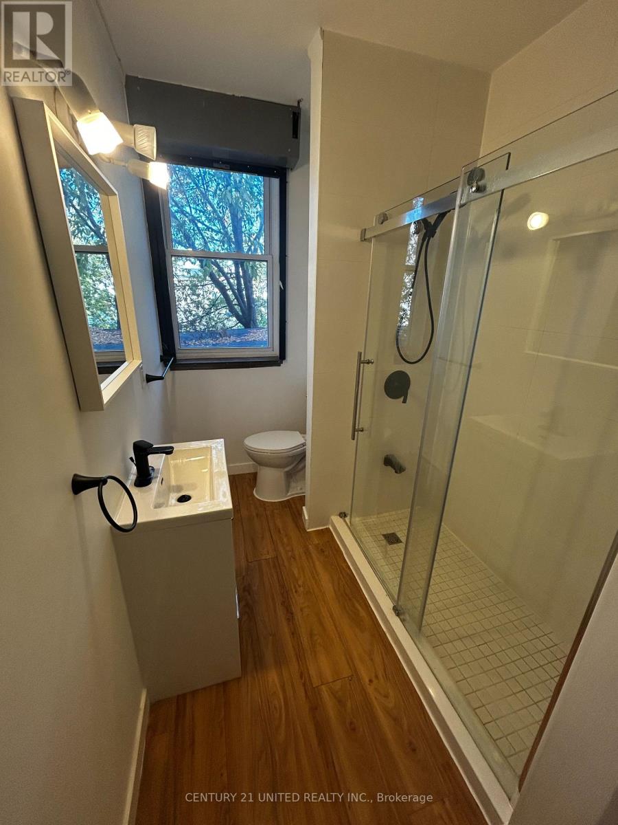 2 - 174.5 HUNTER STREET W