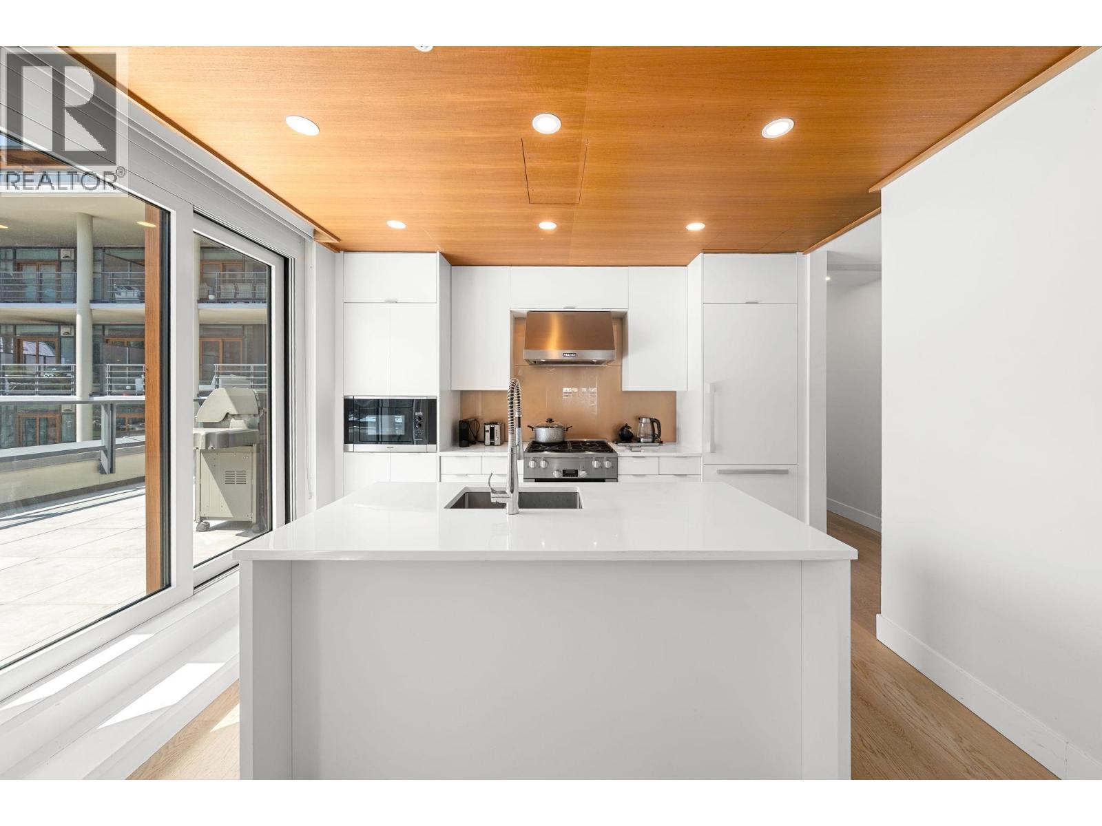 309 6707 NELSON AVENUE