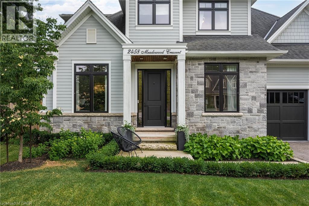 2458 MEADOWOOD Crescent