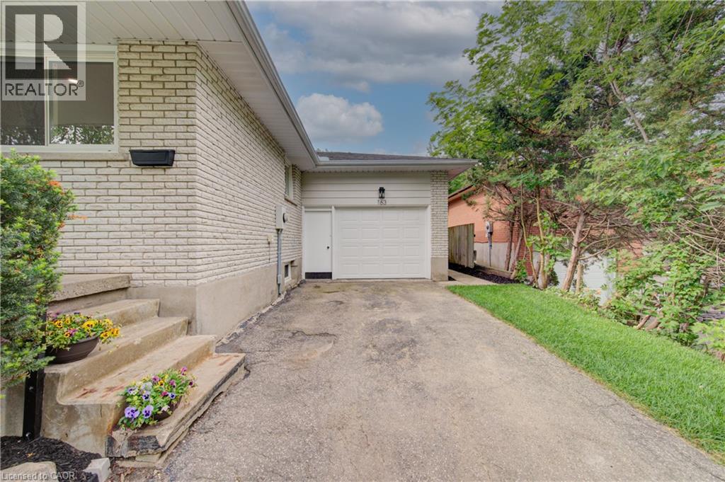 163 LYNNBROOK Crescent